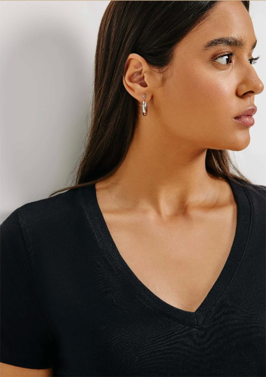 Blusa Básica Feminina Manga Curta Decote V