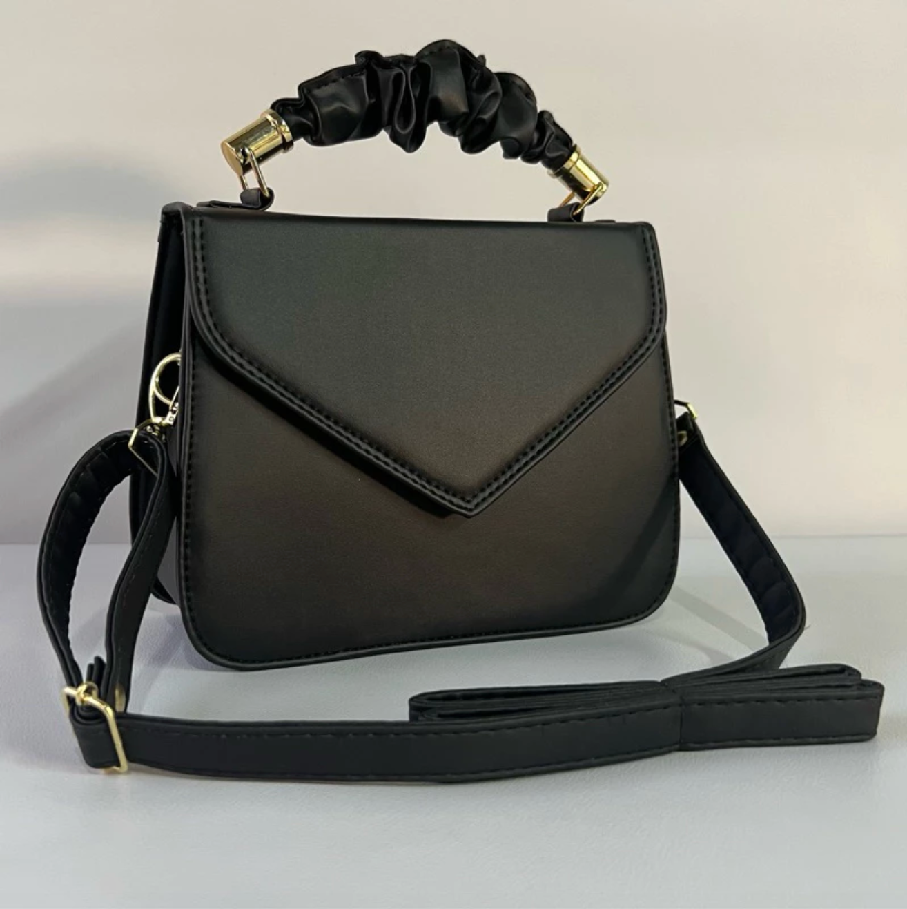 Bolsa feminina transversal pequena de ombro e alça de mão