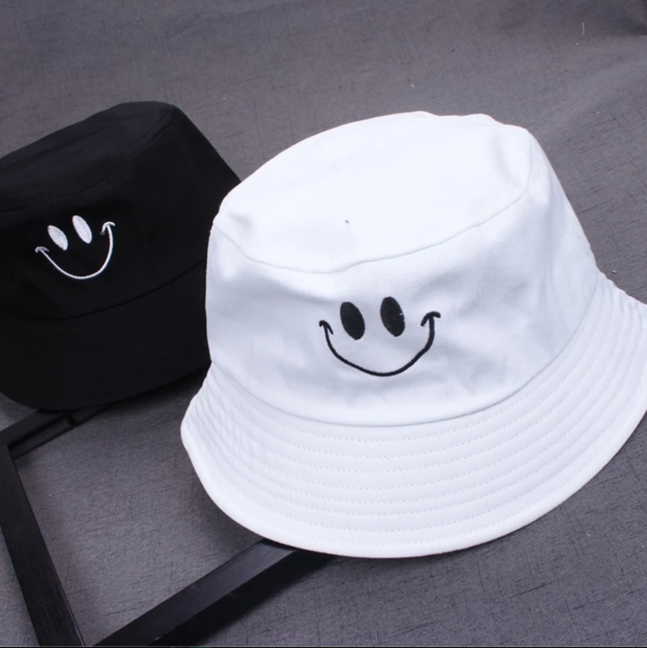 Bone Chapeu Bucket Hat Smile Sorriso Preto /Branco Top
