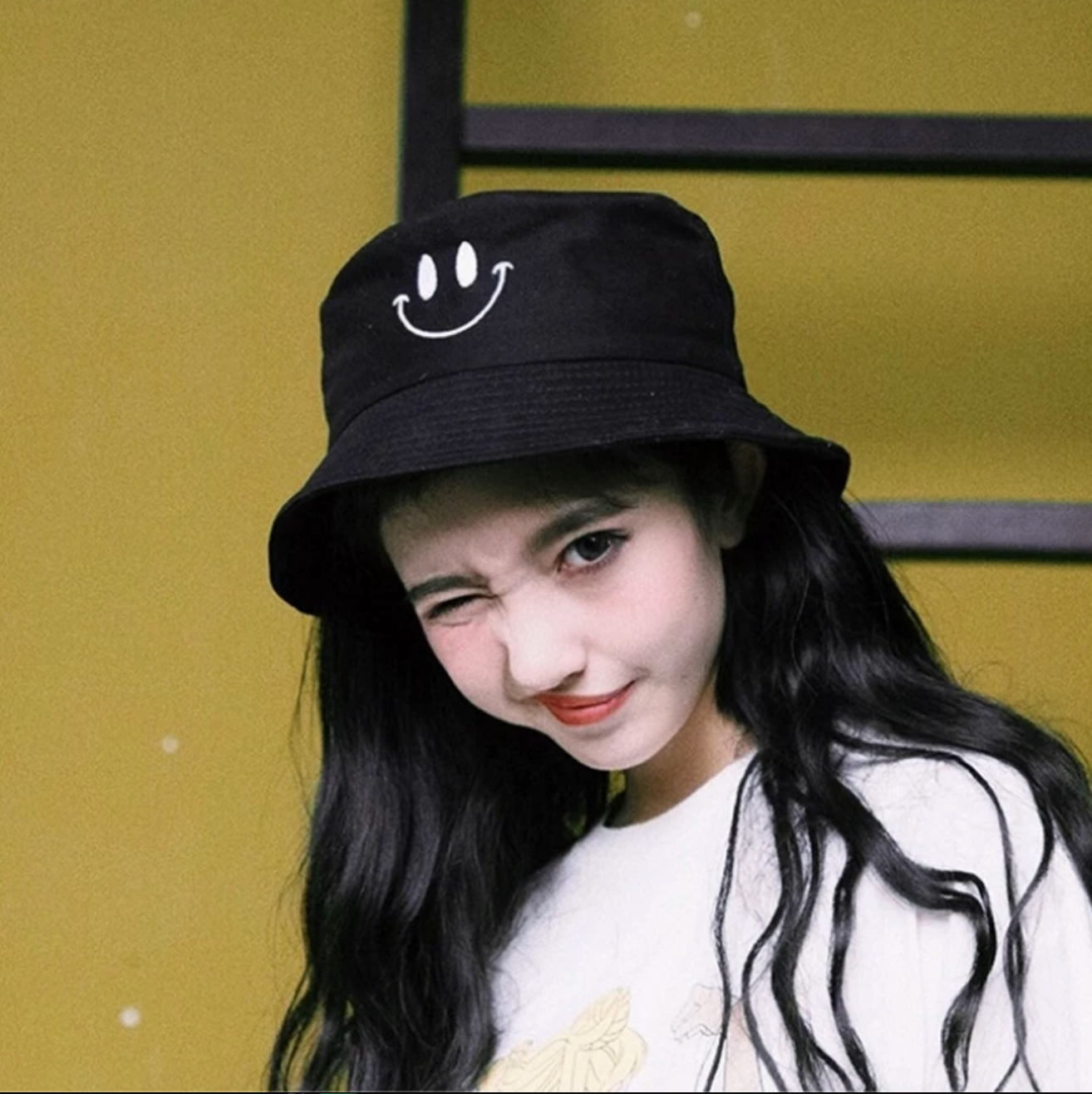 Bone Chapeu Bucket Hat Smile Sorriso Preto /Branco Top