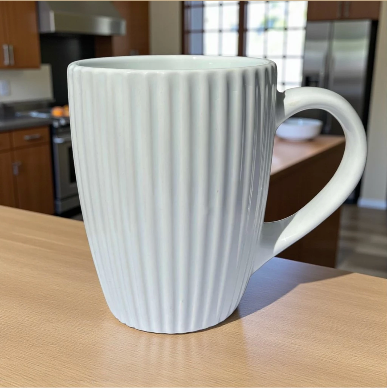 Caneca Branca de Café Cerâmica Frisada Grande Scalla