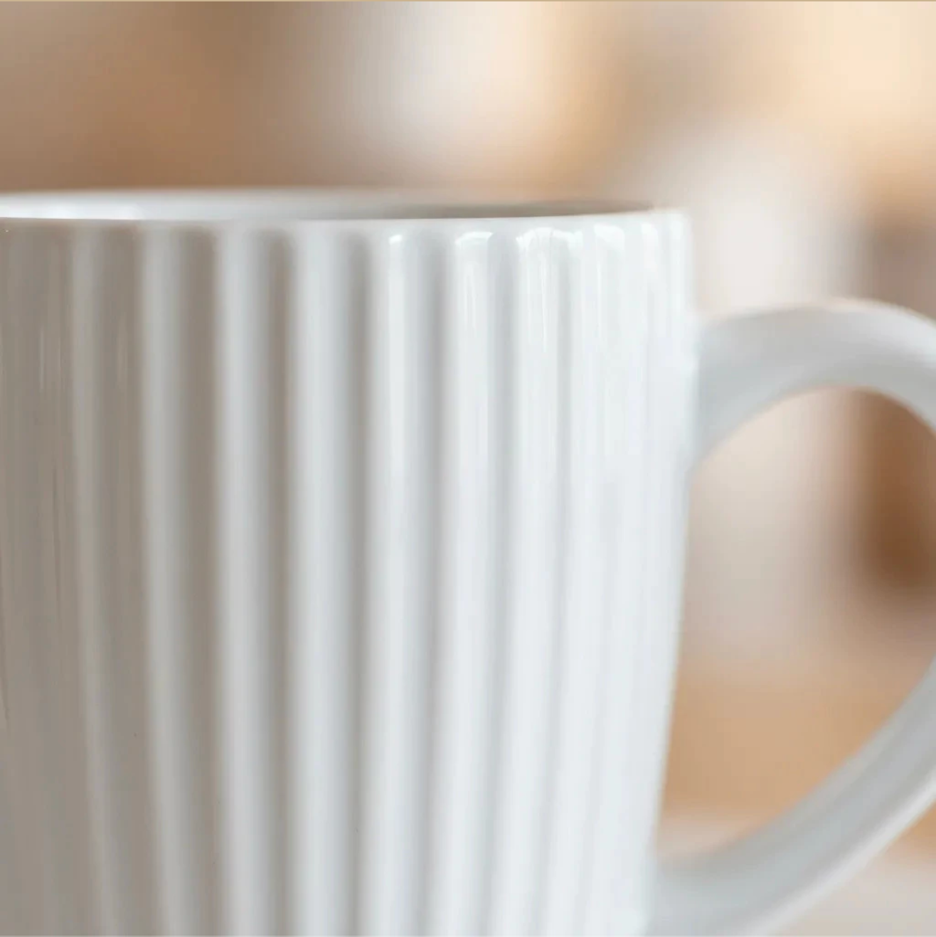 Caneca Branca de Café Cerâmica Frisada Grande Scalla